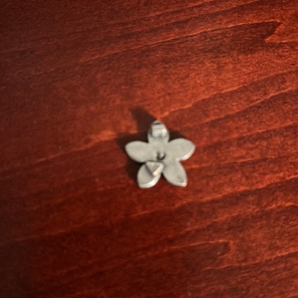 Silpada, dainty flower charm in sterling - Picture 2 of 2